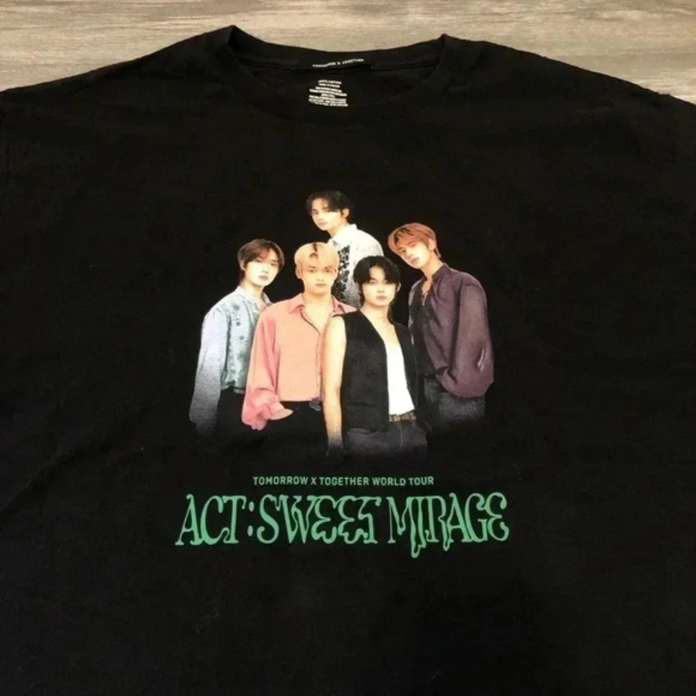 Tomorrow X Together World‎ Tour Act Sweet Mirage T’Shirt Size L